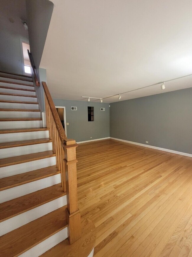 Photo - 3139 Central St