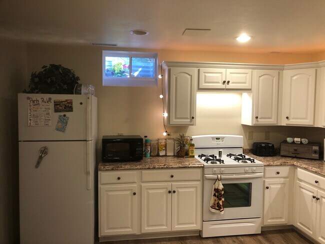 Kitchen - 4012 Buckeye Way Unit UWGB area apartment