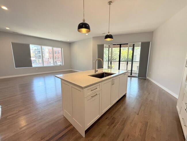 Building Photo - 2505 W Carmen Ave Unit 202 Rental
