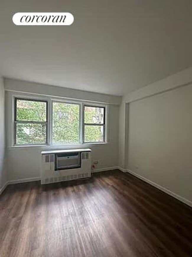 Photo - 245 E 35th St