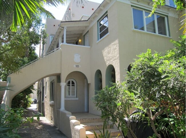 123 S Golfview Rd