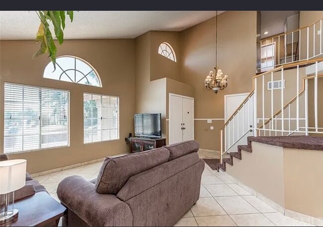 1584 W Mesa Dr