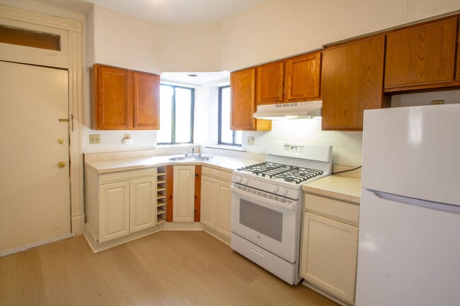 Building Photo - 405 Peebles St Unit 2