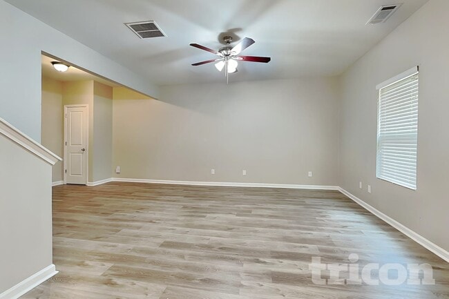 Photo - 1042 Sutherland Dr