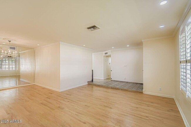 Photo - 201 W Diana Ave