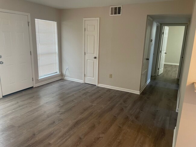 Building Photo - 1325 Lake Ave Unit B Rental