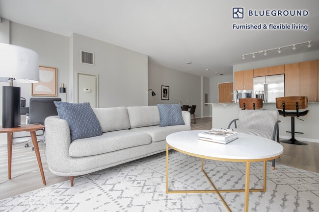 Photo - 200 E Illinois St Unidad FL12-ID1003