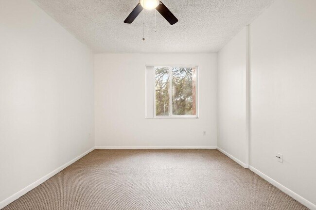 6960 SW 39th St Unit E205