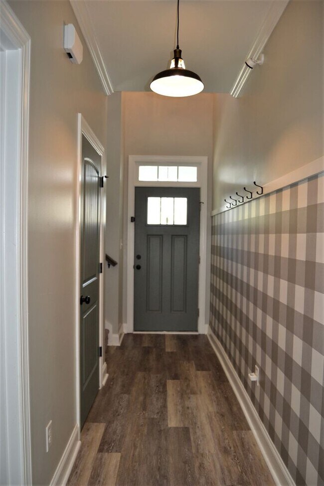 Photo - 476 Riley Ln