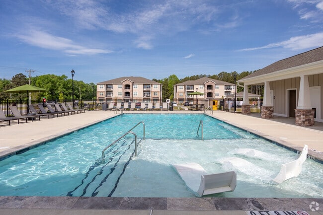 Building Photo - The Groves at 421 Rental