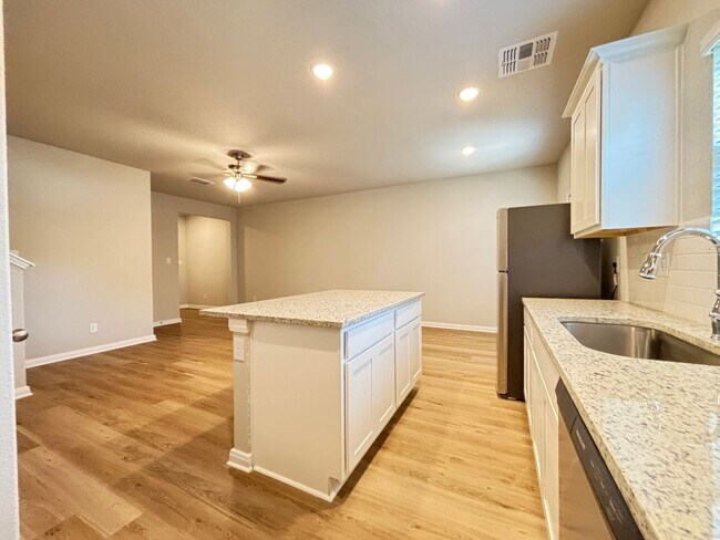Photo - Brand New 3 Bd 2.5 Full Bath Townhouse Near UTSA & LaCantera