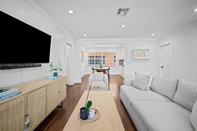 Photo - 300 Manor Pl