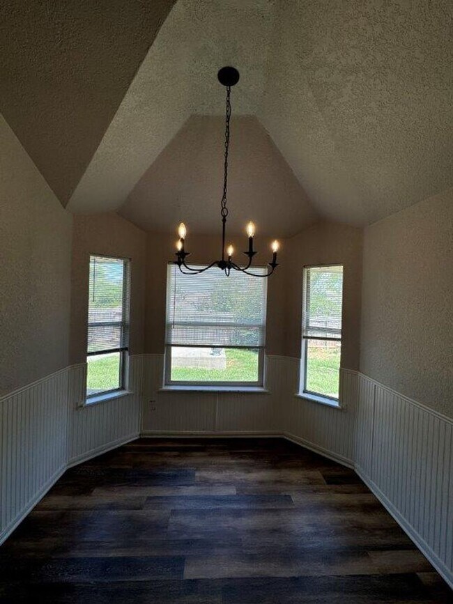 Photo - 3 bed 2 bath, storm shelter and all wood floors in Moore Schools