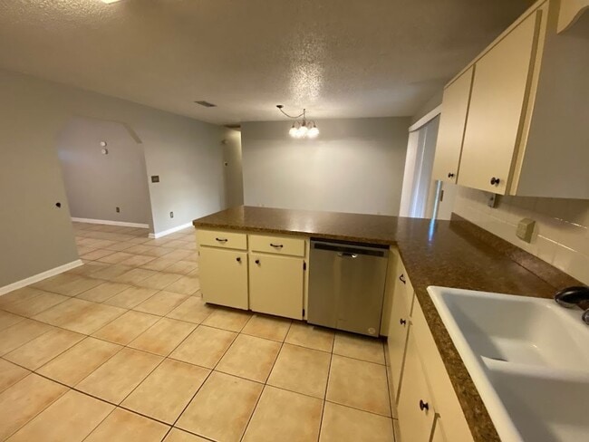 Photo - 3 Bedroom 2 Bath Home in Edgewater for RENT!