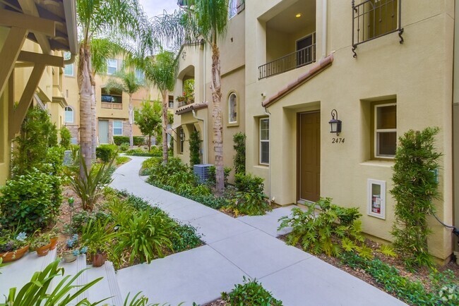 Building Photo - Beautiful Townhome in San Elijo