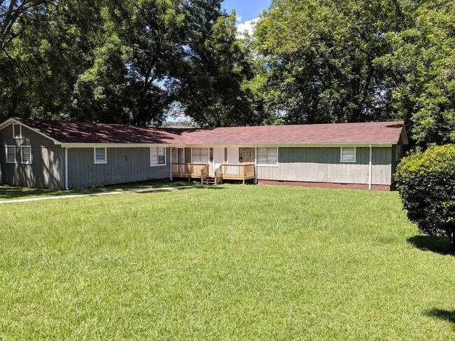 Building Photo - Twin Oaks Unit 1C