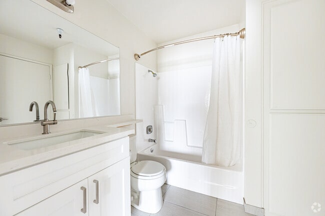 1 habitación, 1 baño - 864 pies cuadrados - Baño - B & B Apartments