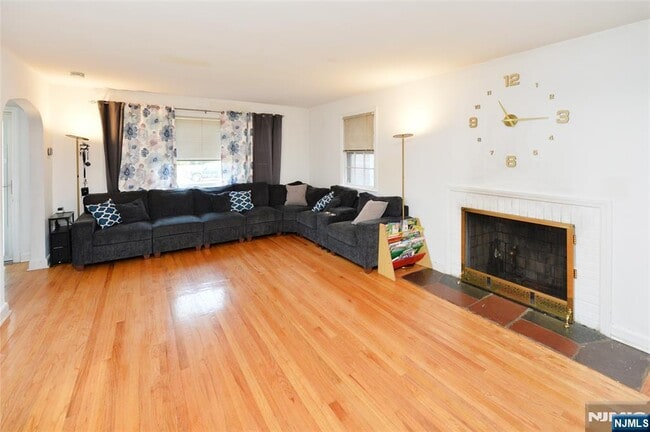 Photo - 968-972-972 Byron Ave