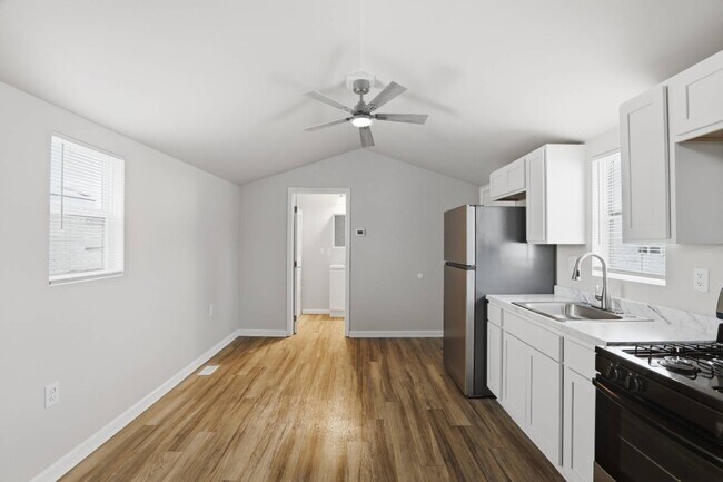 Photo - 22600 Middlebelt Rd