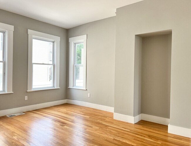 Photo - 642 Moody St