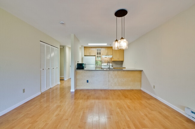 Photo - 725 Mariposa Ave Unit 202
