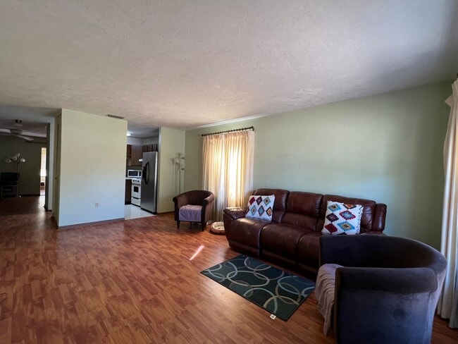 Photo - 913 New Bedford Dr