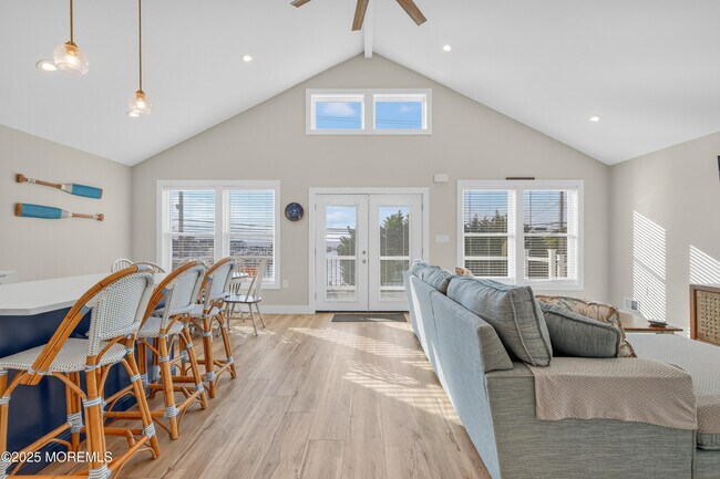 Photo - 3255 Goa Way