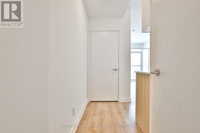 Photo - 500 Dupont St Unité 608