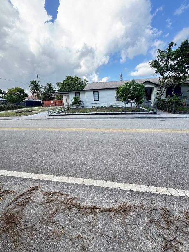 Photo - 701 N E St Unit East