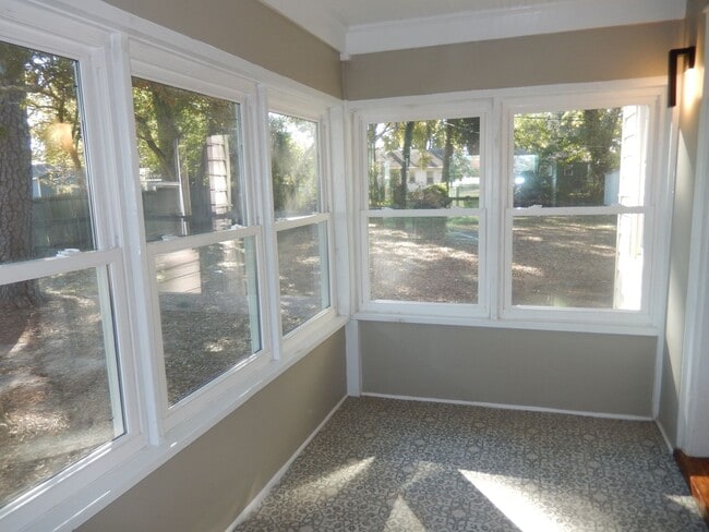 Photo - Large Colonial