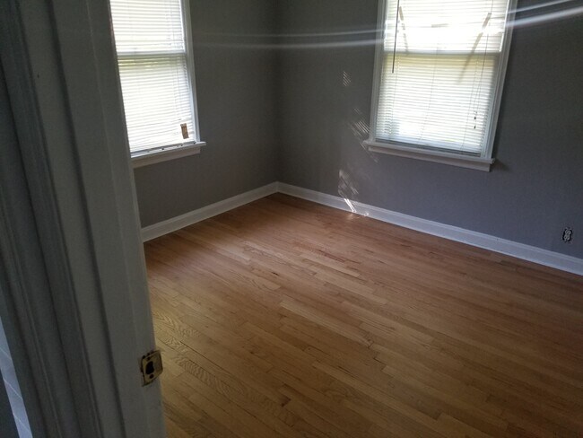 Photo - 2122 Rosebud Ave