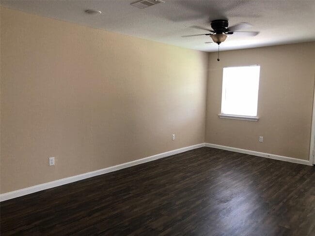 Building Photo - 1907 Chew St