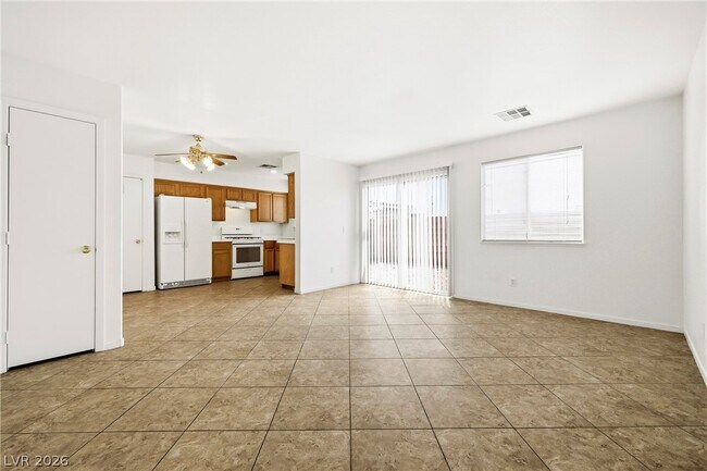 Photo - 701 Spotted Eagle St