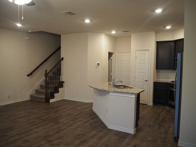 Photo - 2407 Klamath Dr