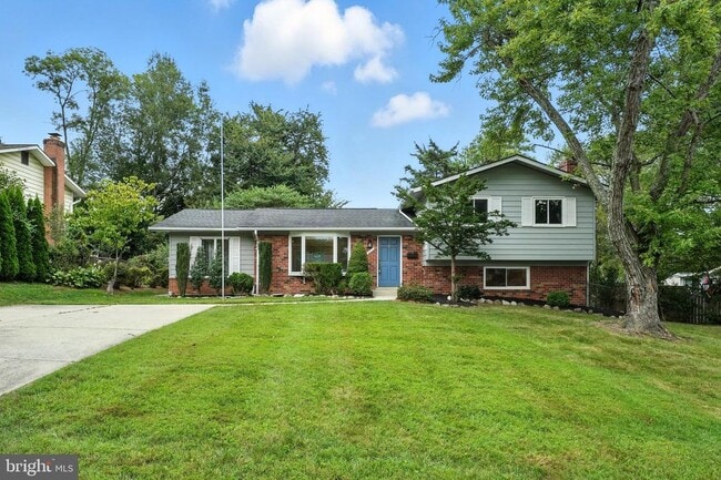 Building Photo - 5011 Roslyn Rd Rental
