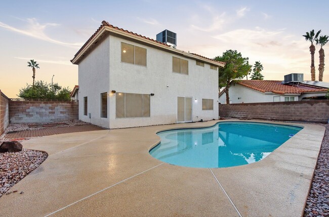 Photo - Beautiful 4 Bedroom Home with a Pool in Whitney Ranch!