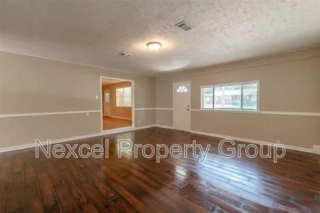 Photo - 3349 Northmoor Ave