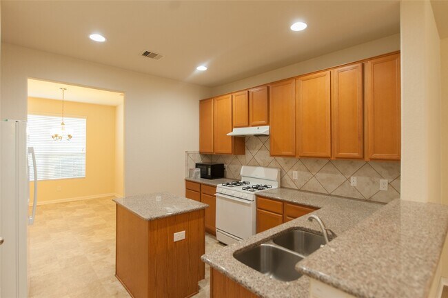 Photo - 18519 Each Elm Way