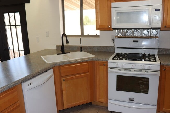 Photo - 5 Bedroom, 2 Bathroom