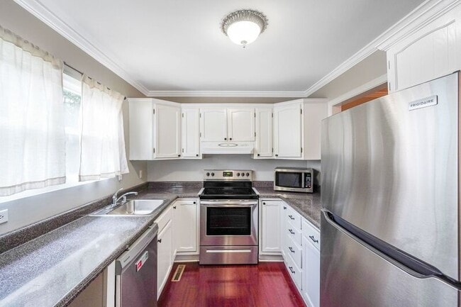 Photo - 128 Kings Mill Dr