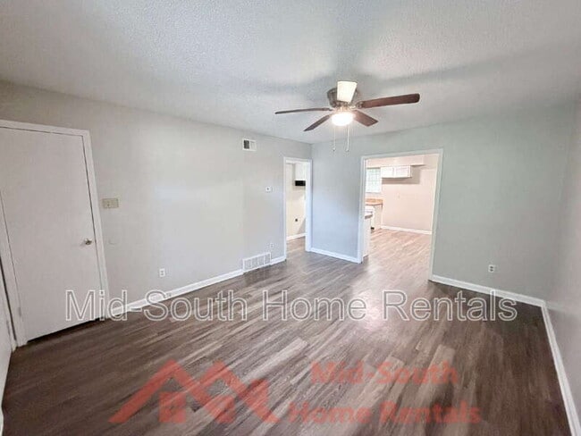 Photo - 3829 Walsingham Dr
