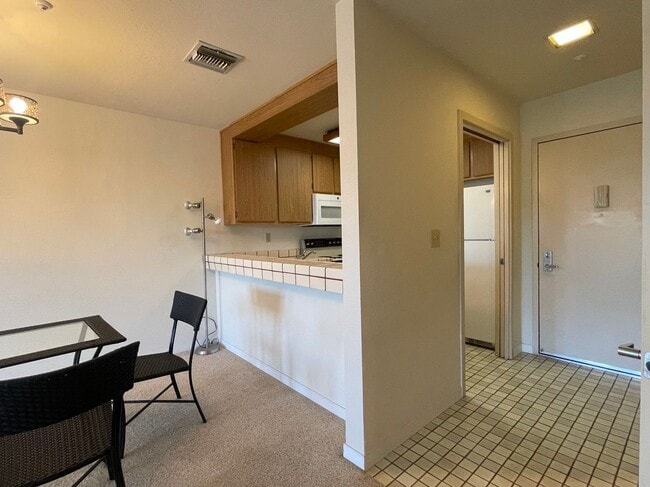 1201 Alta Vista Ct Unidad 206