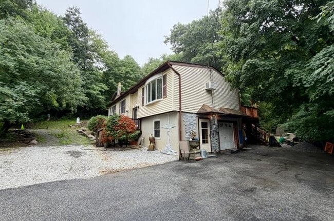 Photo - 120 Barry Dr N