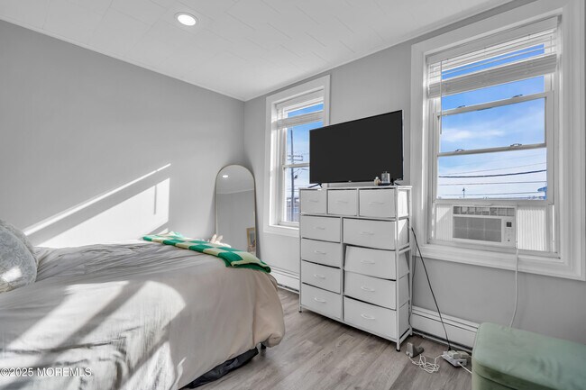Photo - 1076 Ocean Ave Unit B