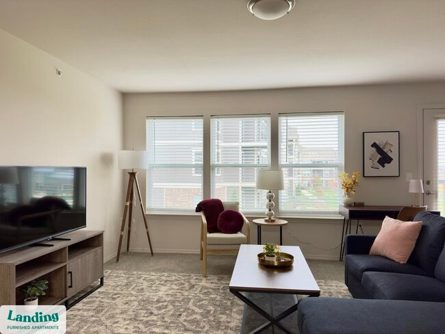 Photo - 301 Towne Center Dr Unidad 427