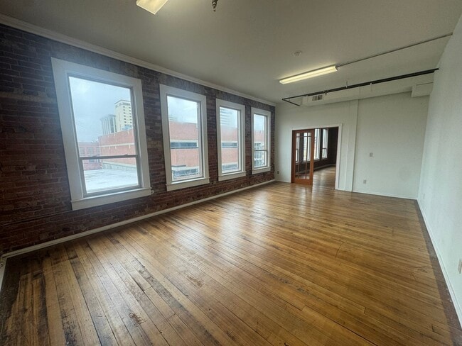 Photo - 811 Cook Building Unit 301