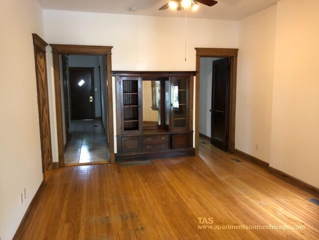 Photo - 3120 N Seminary Ave Unidad ONE