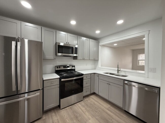 Photo - 719 W College Ave