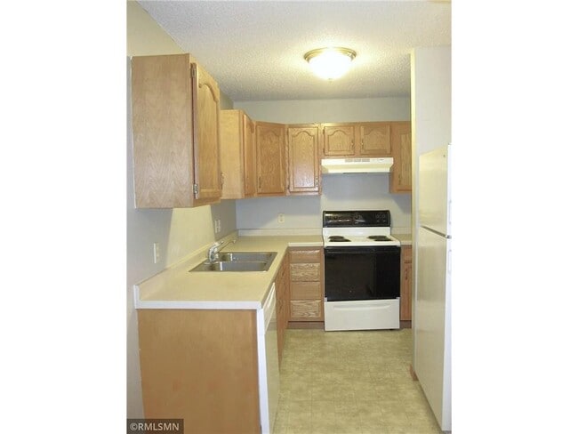 Photo - 594 W 8th St