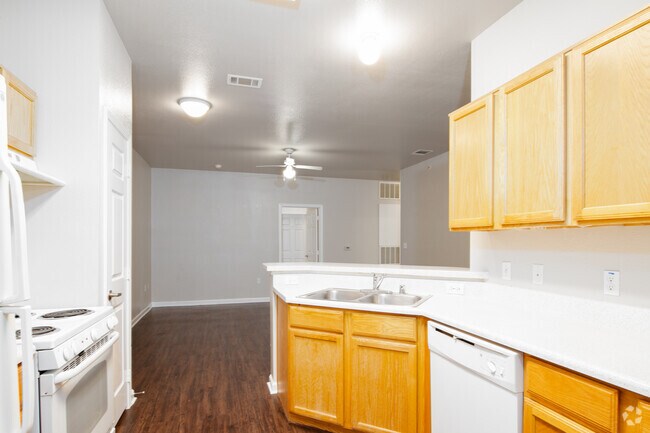 2BR, 2BA - 930SF - Kitchen - Oak Timbers Fort Worth South Apartments